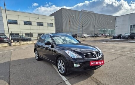 Infiniti QX50 I рестайлинг, 2015 год, 1 650 000 рублей, 6 фотография