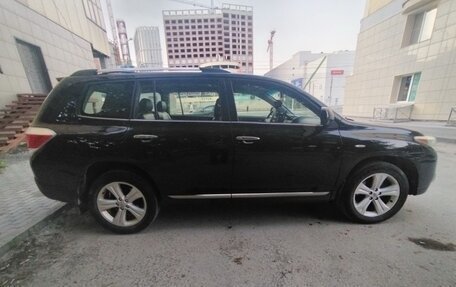 Toyota Highlander III, 2013 год, 2 600 000 рублей, 2 фотография