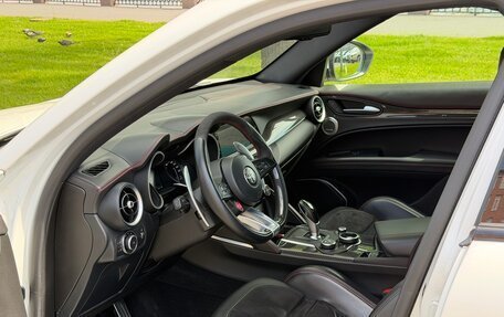 Alfa Romeo Stelvio, 2019 год, 6 200 000 рублей, 5 фотография