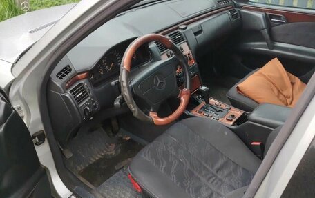 Mercedes-Benz E-Класс, 1997 год, 380 000 рублей, 1 фотография