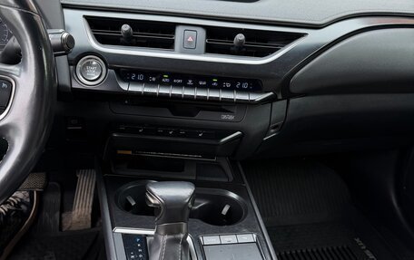 Lexus UX I, 2019 год, 3 050 000 рублей, 14 фотография