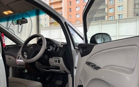 Mitsubishi Colt VI рестайлинг, 2006 год, 360 000 рублей, 10 фотография