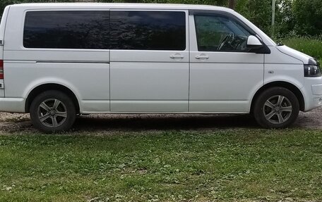 Volkswagen Caravelle T5, 2013 год, 1 790 000 рублей, 4 фотография