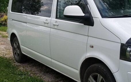 Volkswagen Caravelle T5, 2013 год, 1 790 000 рублей, 2 фотография