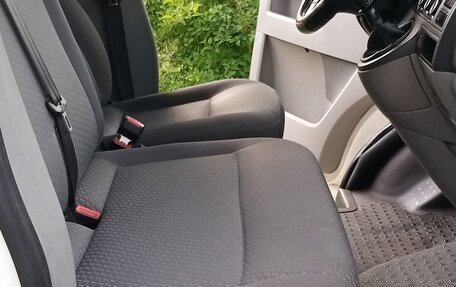 Volkswagen Caravelle T5, 2013 год, 1 790 000 рублей, 10 фотография