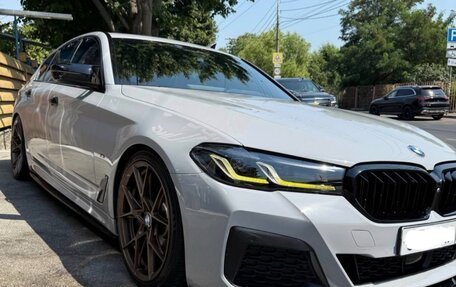 BMW 5 серия, 2021 год, 4 900 000 рублей, 2 фотография