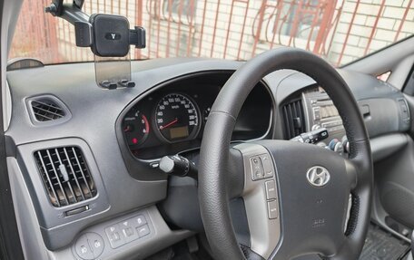 Hyundai H-1 II рестайлинг, 2014 год, 2 100 000 рублей, 10 фотография