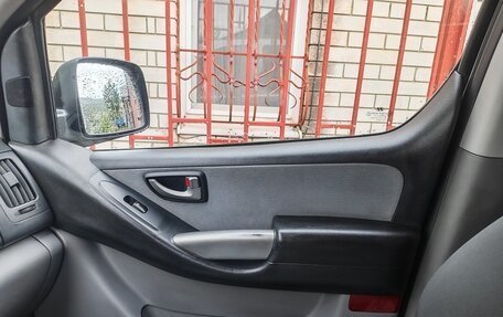 Hyundai H-1 II рестайлинг, 2014 год, 2 100 000 рублей, 13 фотография