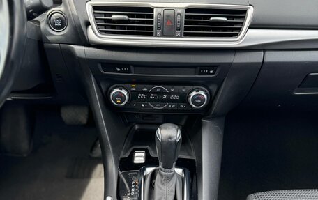 Mazda 3, 2018 год, 1 850 000 рублей, 15 фотография
