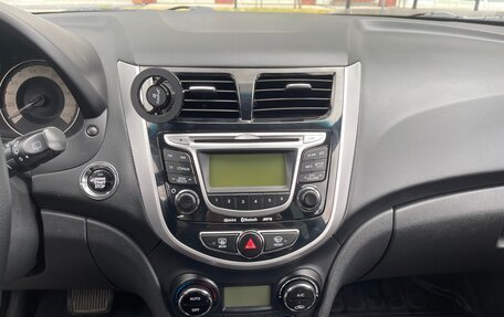 Hyundai Solaris II рестайлинг, 2012 год, 895 000 рублей, 15 фотография