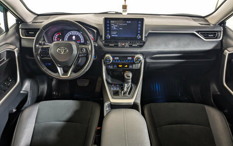 Toyota RAV4, 2021 год, 2 740 000 рублей, 10 фотография
