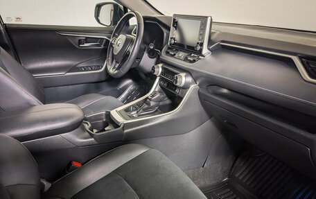 Toyota RAV4, 2021 год, 2 740 000 рублей, 12 фотография