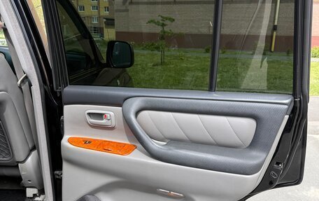 Toyota Land Cruiser 100 рестайлинг 2, 2005 год, 2 200 000 рублей, 14 фотография