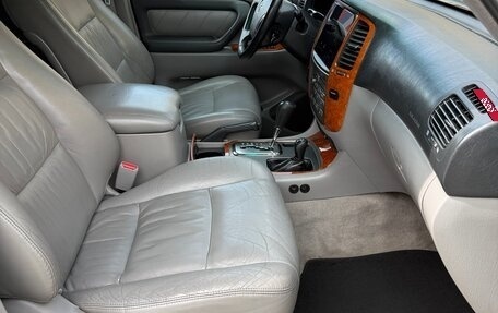 Toyota Land Cruiser 100 рестайлинг 2, 2005 год, 2 200 000 рублей, 17 фотография