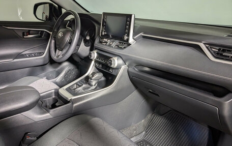 Toyota RAV4, 2020 год, 2 369 000 рублей, 14 фотография