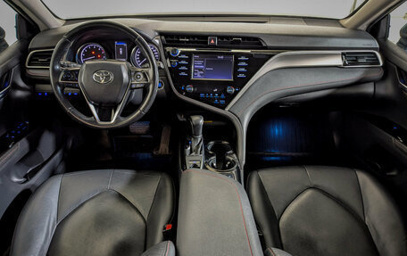 Toyota Camry, 2020 год, 2 340 000 рублей, 10 фотография