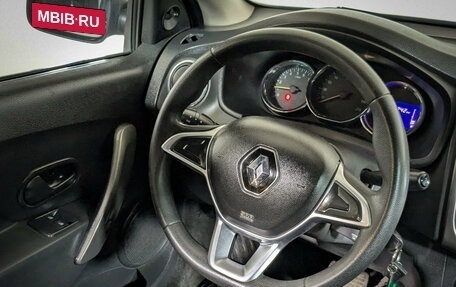 Renault Logan II, 2018 год, 759 900 рублей, 15 фотография
