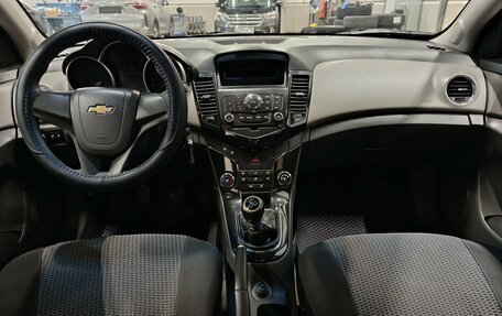 Chevrolet Cruze II, 2010 год, 520 000 рублей, 6 фотография
