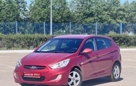Hyundai Solaris II рестайлинг, 2013 год, 815 000 рублей, 1 фотография