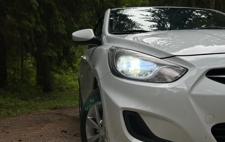 Hyundai Solaris II рестайлинг, 2011 год, 670 000 рублей, 2 фотография
