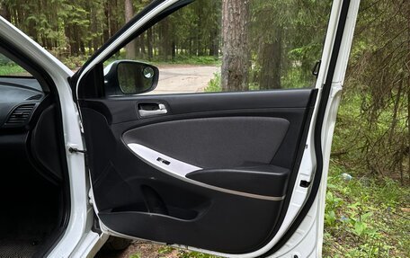 Hyundai Solaris II рестайлинг, 2011 год, 670 000 рублей, 10 фотография