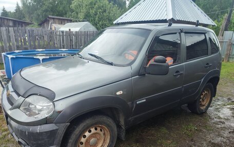 Chevrolet Niva I рестайлинг, 2011 год, 335 000 рублей, 21 фотография