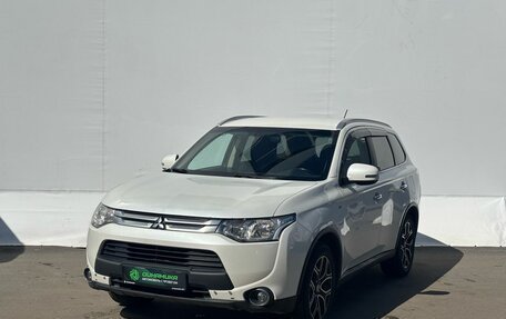 Mitsubishi Outlander III рестайлинг 3, 2014 год, 1 245 000 рублей, 1 фотография
