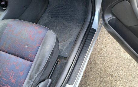 Toyota Avensis III рестайлинг, 1999 год, 280 000 рублей, 14 фотография