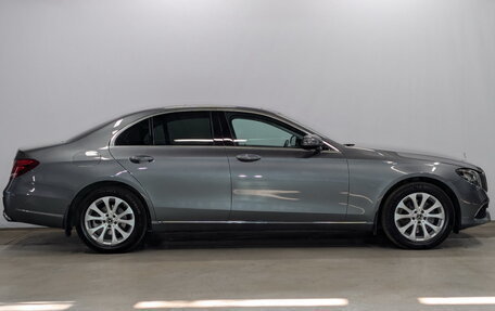 Mercedes-Benz E-Класс, 2018 год, 3 490 000 рублей, 4 фотография
