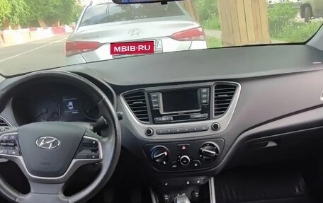 Hyundai Solaris II рестайлинг, 2017 год, 1 350 000 рублей, 4 фотография