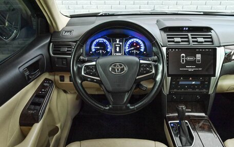 Toyota Camry, 2017 год, 2 390 000 рублей, 11 фотография