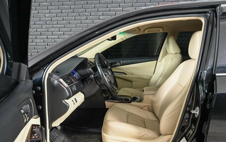 Toyota Camry, 2017 год, 2 390 000 рублей, 9 фотография