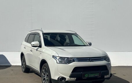 Mitsubishi Outlander III рестайлинг 3, 2014 год, 1 245 000 рублей, 3 фотография