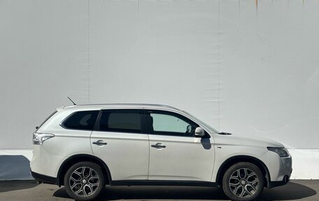 Mitsubishi Outlander III рестайлинг 3, 2014 год, 1 245 000 рублей, 4 фотография