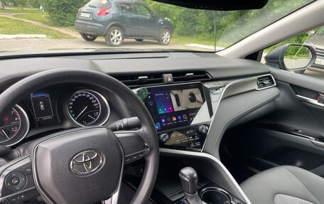 Toyota Camry, 2020 год, 2 900 000 рублей, 10 фотография