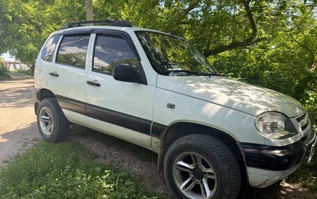 Chevrolet Niva I рестайлинг, 2003 год, 270 000 рублей, 2 фотография