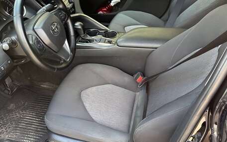Toyota Camry, 2021 год, 1 640 000 рублей, 6 фотография