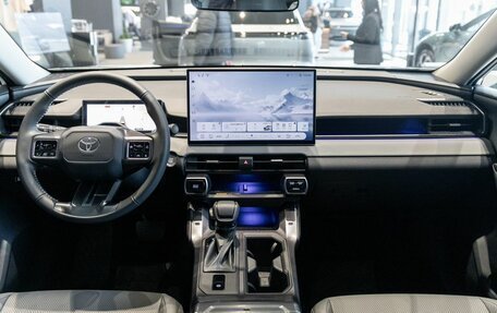 Toyota RAV4, 2025 год, 4 540 000 рублей, 10 фотография
