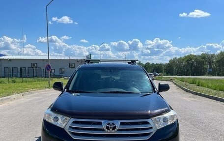 Toyota Highlander III, 2011 год, 2 050 000 рублей, 2 фотография
