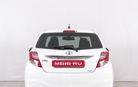 Toyota Vitz, 2016 год, 929 000 рублей, 6 фотография