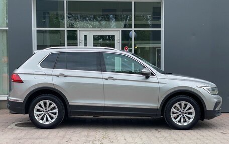 Volkswagen Tiguan II, 2020 год, 3 099 000 рублей, 6 фотография