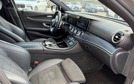 Mercedes-Benz E-Класс, 2019 год, 4 000 000 рублей, 6 фотография