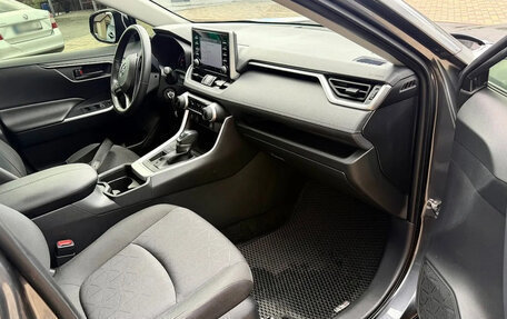 Toyota RAV4, 2020 год, 2 300 000 рублей, 11 фотография