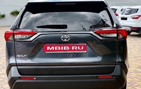 Toyota RAV4, 2020 год, 2 300 000 рублей, 4 фотография