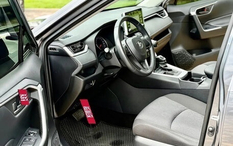 Toyota RAV4, 2020 год, 2 300 000 рублей, 5 фотография