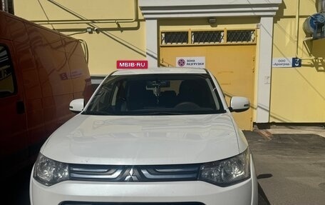 Mitsubishi Outlander III рестайлинг 3, 2012 год, 945 000 рублей, 1 фотография