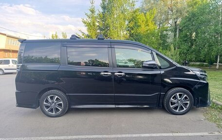Toyota Voxy III, 2019 год, 2 600 000 рублей, 4 фотография