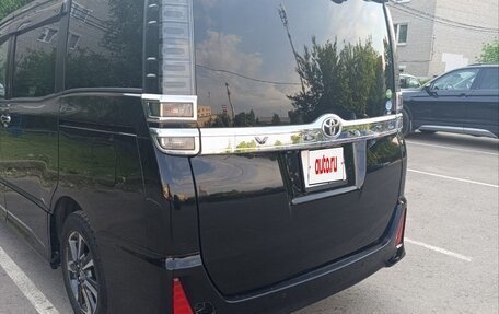 Toyota Voxy III, 2019 год, 2 600 000 рублей, 12 фотография