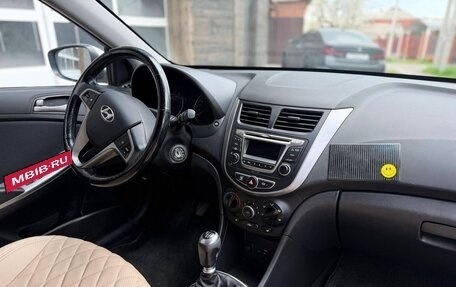 Hyundai Solaris II рестайлинг, 2015 год, 920 000 рублей, 2 фотография