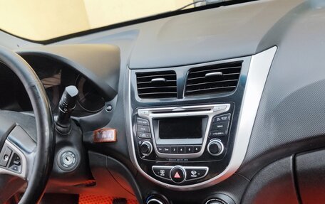 Hyundai Solaris II рестайлинг, 2015 год, 850 000 рублей, 8 фотография